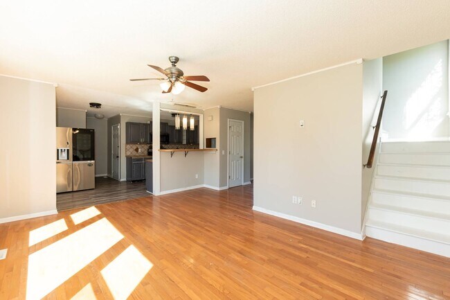 Building Photo - Large Three Bedroom Home!