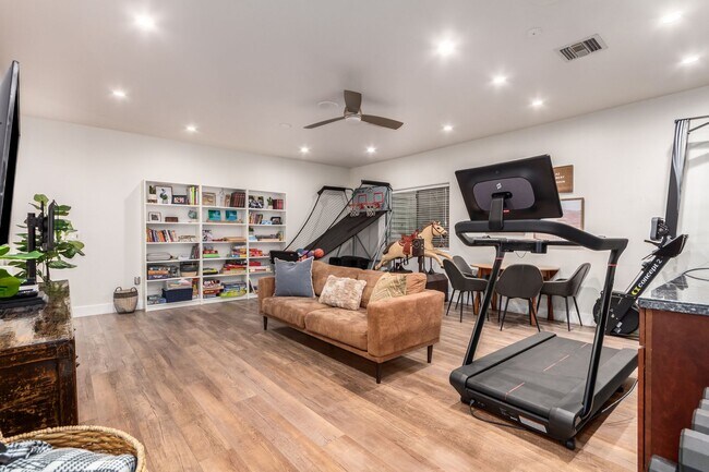 Building Photo - Beautiful 6-bedroom basement home