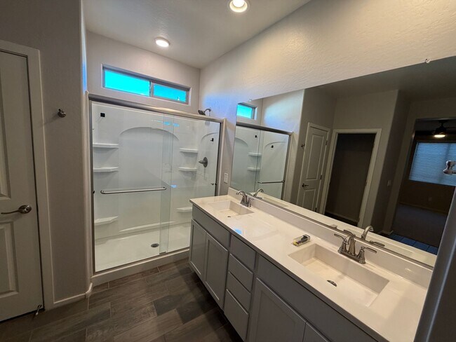 Building Photo - Three Bedroom Two Bath Home with A Den