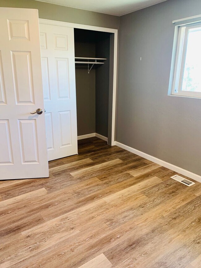 Building Photo - Updated 2 Bedroom 1.5 Bath in Westminster