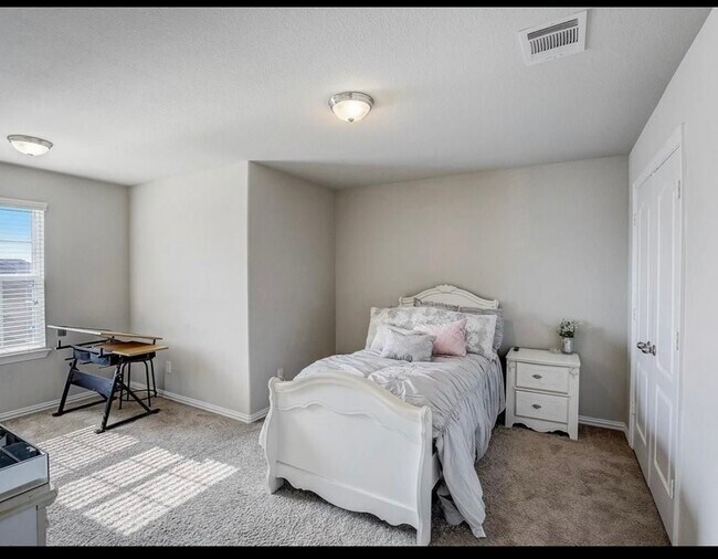 Building Photo - 8014 Arezzo Dr