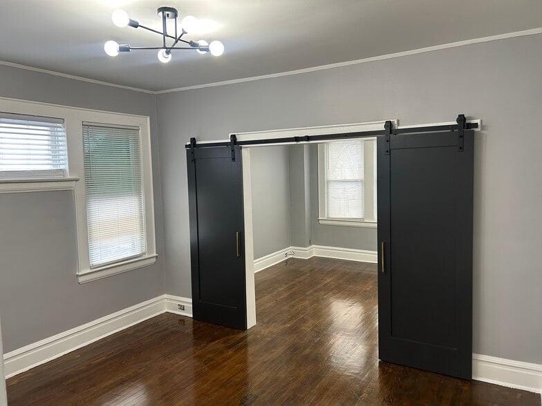 Building Photo - 10 Adams St