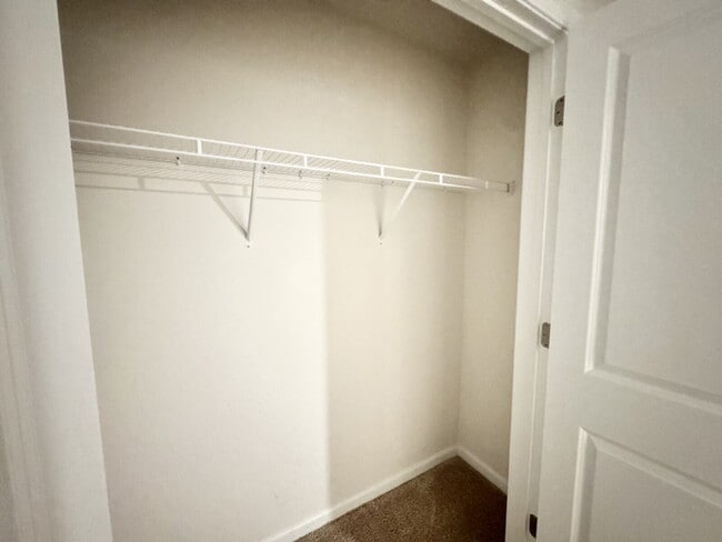 Building Photo - Seneca townhome - Price Just Reduced!