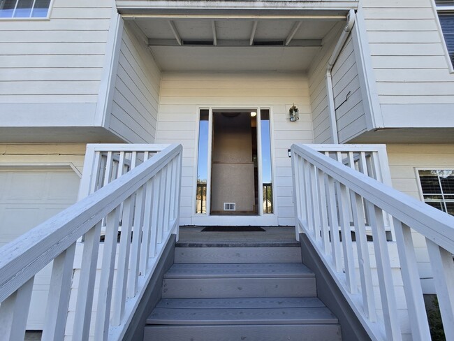 Building Photo - 1335 NW Vallejo St