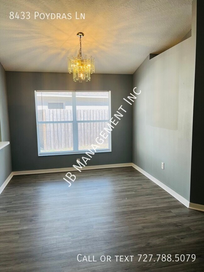 Building Photo - 8433 Poydras Ln