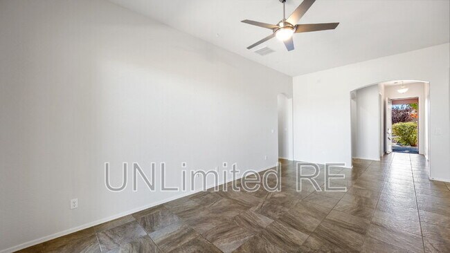 Building Photo - 6737 E Hetley Pl