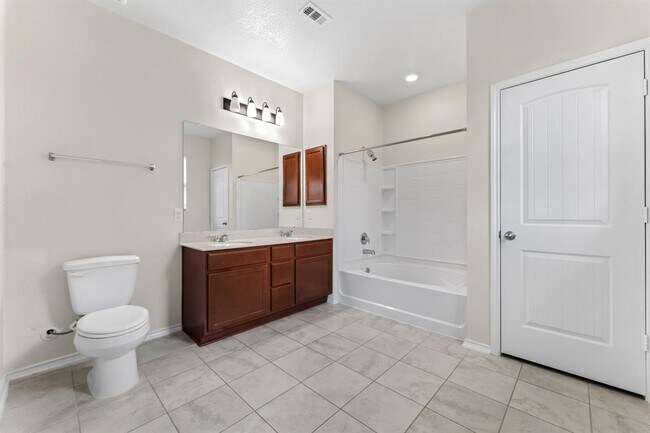 Building Photo - 633 Weizenbock Ln