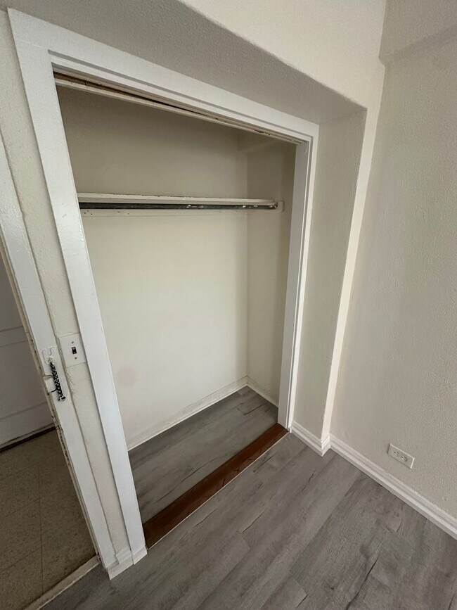 Building Photo - Newly Renovated Studio Apartment in the Heart of Waikiki!!!