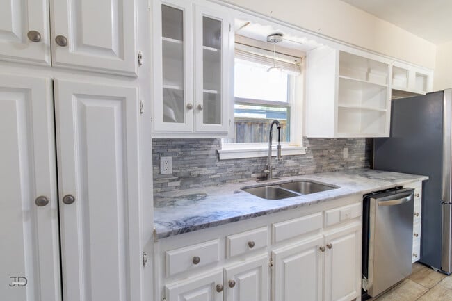Building Photo - 4807 Del Rio Trail