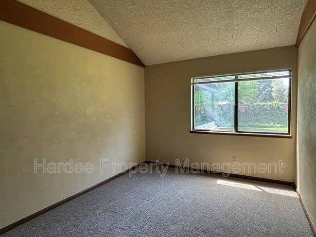 Building Photo - 9903 W Westview Dr