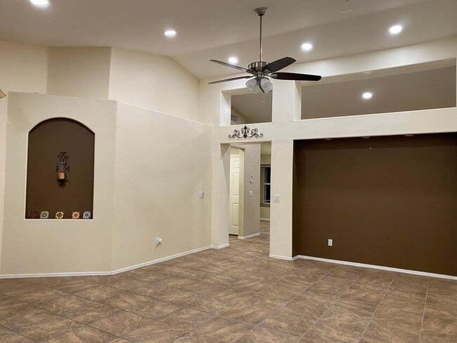 Building Photo - 870 N Madrid Ln