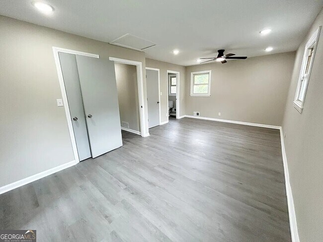 Building Photo - 1523 Delia Dr