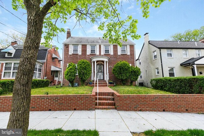 Building Photo - 3714 17th St NE