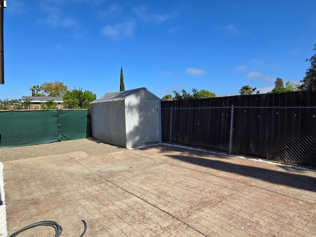 Building Photo - Beautifully Updated 4-Bedroom Home with Fo...