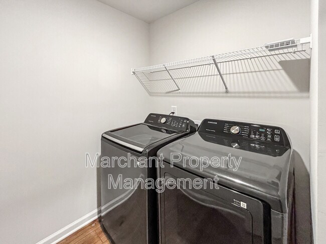 Building Photo - 324 E Compass Wy