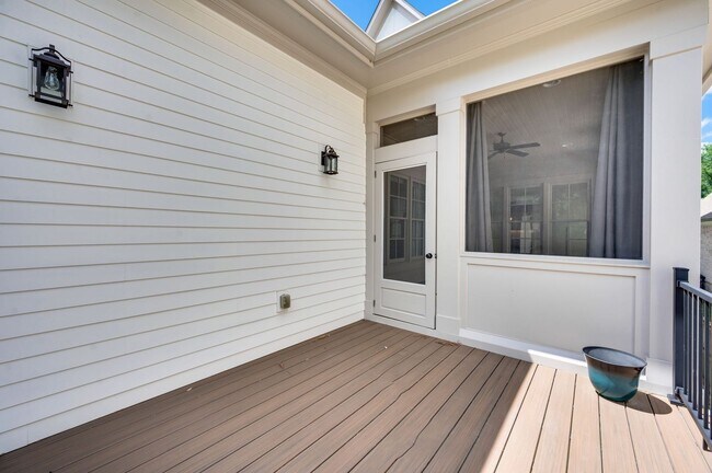Building Photo - 1735 Hillmont Dr