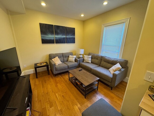 Building Photo - 206-208 Holland