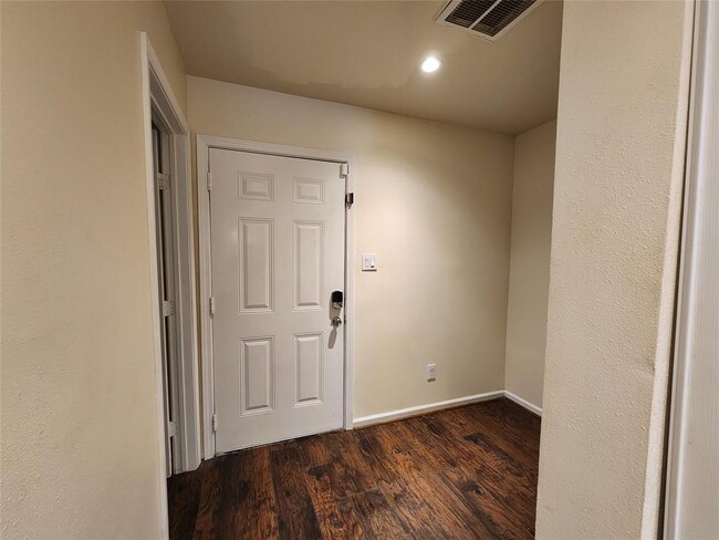 Building Photo - 1808 Country Village Blvd