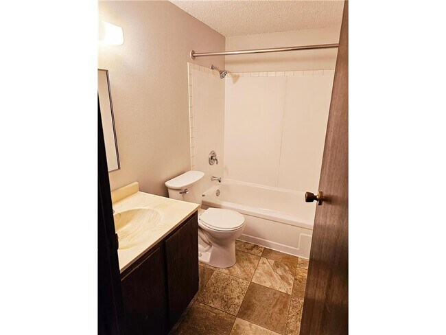 Building Photo - 812 Hills Ave