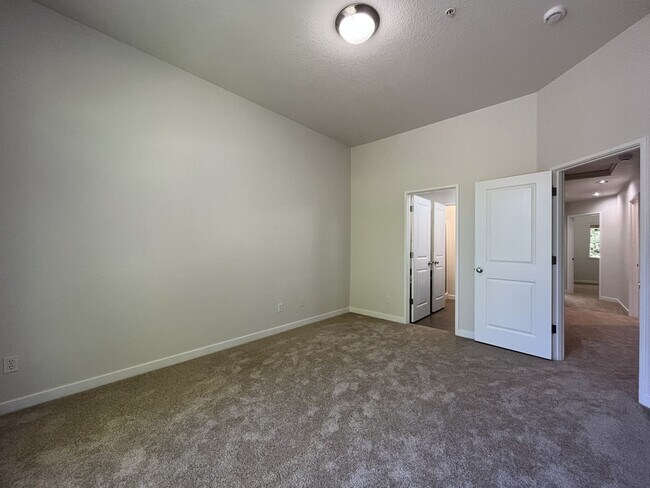 Building Photo - Beautifully Updated Bethany Townhome with Private Backyard and Modern Finishes