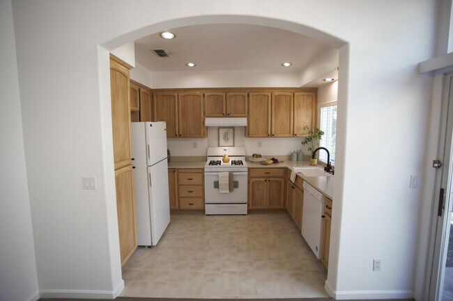 Building Photo - 8 Constantine Ct