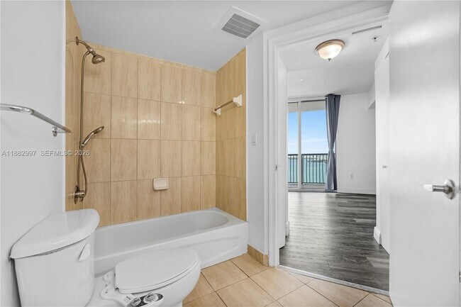 Building Photo - 1750 N Bayshore Dr