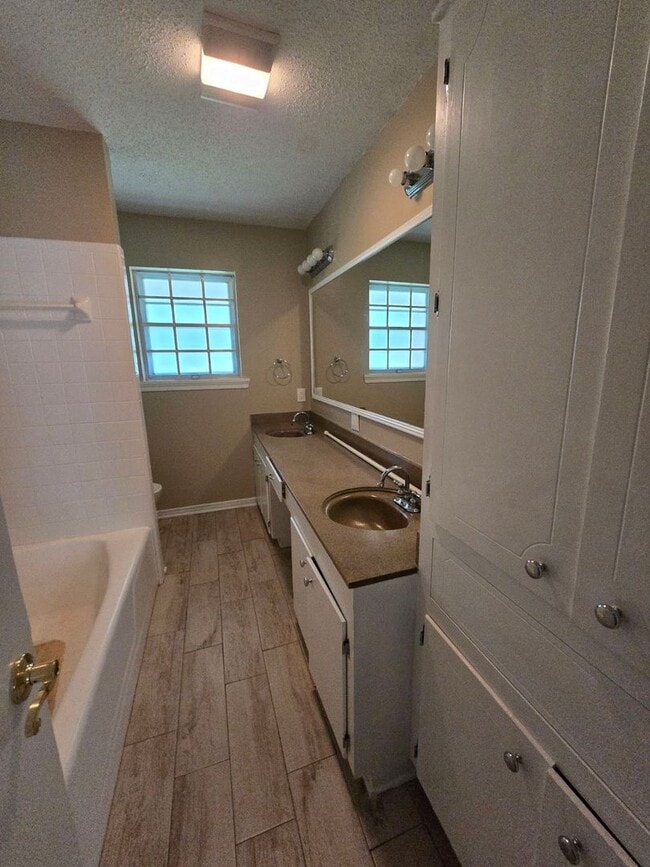 Building Photo - $500 Off 1st Month Special