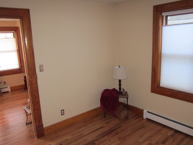 Building Photo - Sunny, Cozy 1 Bedroom Condo - Available fo...