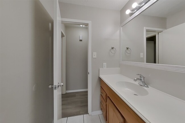 Building Photo - 14831 Waterside Dr