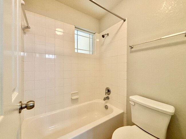 Building Photo - Welcome to this Big & Beautiful! 5 bed/3.5...