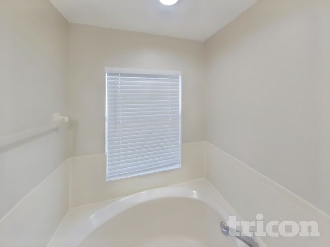 Building Photo - 8502 Deer Chase Dr