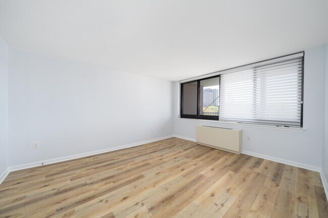 Building Photo - 700 Grove St