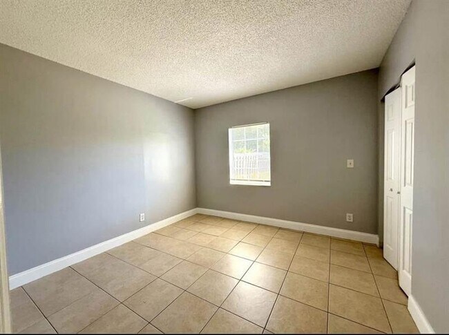 Building Photo - 3020 SE 2nd St