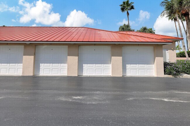 Building Photo - 3870 N Hwy A1A