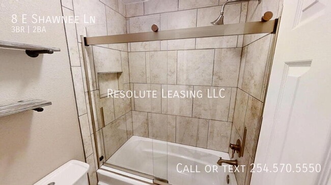 Building Photo - 8 E Shawnee Ln