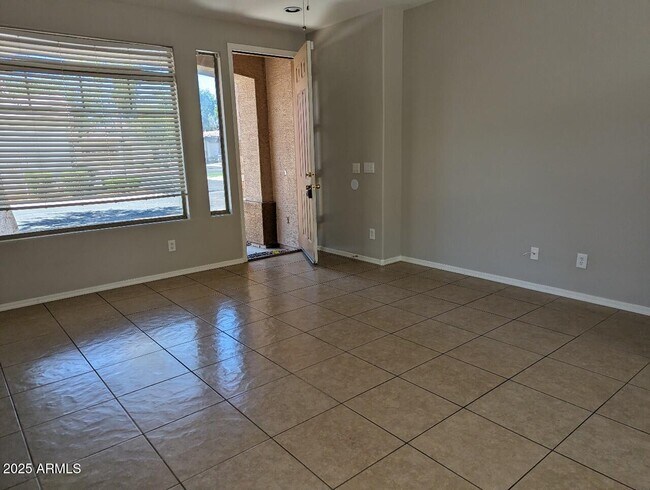 Building Photo - 1209 S Roger Way