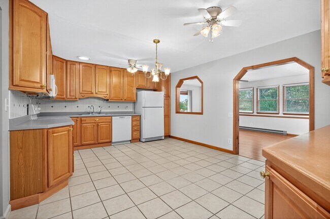 Building Photo - 81 Tom Sawyer Dr