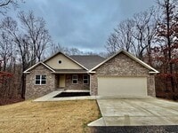 Building Photo - 12 Celtic Dr