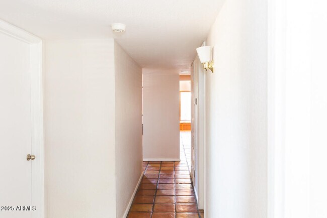 Building Photo - 2601 N 68th Pl