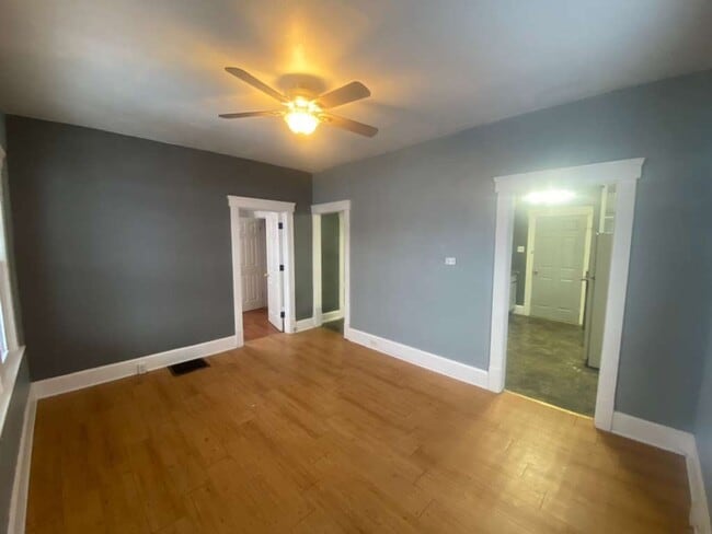 Building Photo - Don’t miss out on this affordable opportunity in Elyria! Schedule your tour today!