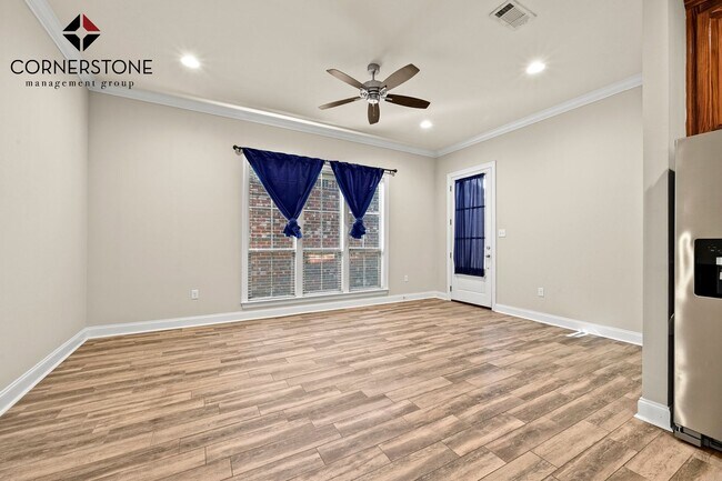 Building Photo - 3 Bedroom House in University Villas| Community Pool |Gated Community