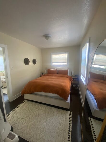 Furnished example - Queen Bed - 912 1/2 California Ave
