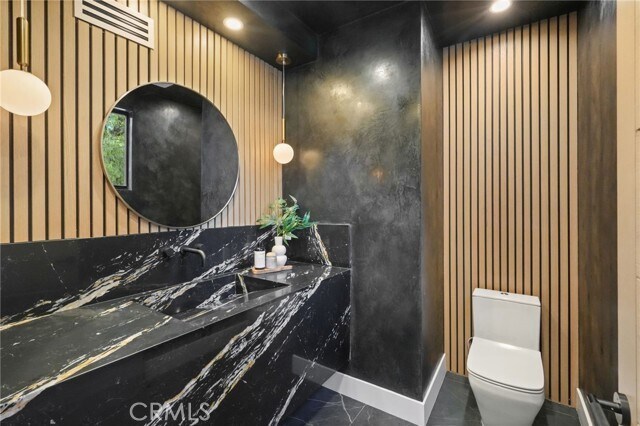 Building Photo - 4551 Alonzo Ave