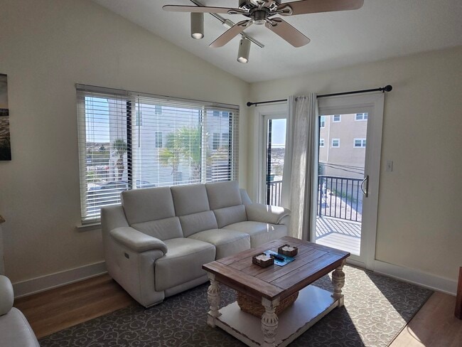 Building Photo - 32 Gulf Breeze Ct