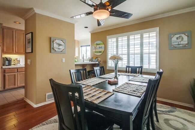 Building Photo - Furnished/ Unfurnished Beach Rental- 2 Master Suites - Roof Top Deck- Gated parking
