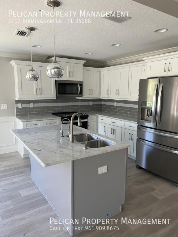 Building Photo - 3717 Birmingham Ln