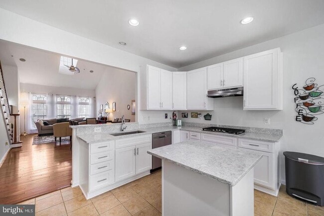 Building Photo - 2157 Vittoria Ct