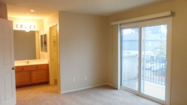 Building Photo - Charming 2 Bed/2 Bath Townhouse In Redlands!