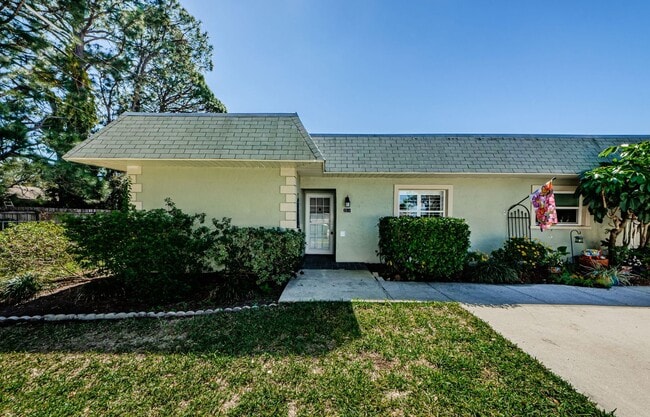 Building Photo - Beautiful 2 bed 2 bath in New Port Richey