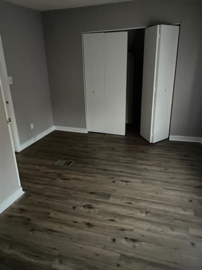 Building Photo - 605 N Prairie St